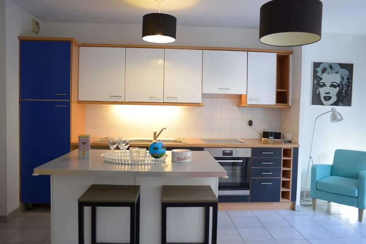 Apartment F3 Climatise-terrasse 30 M2- Parking-antigone *